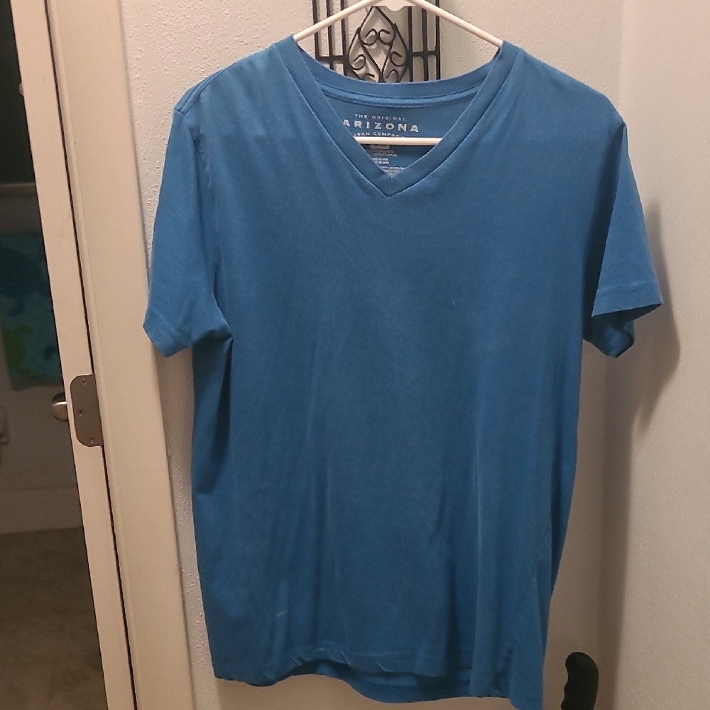 Arizona Jean Company Men's Blue V-Neck Shirt